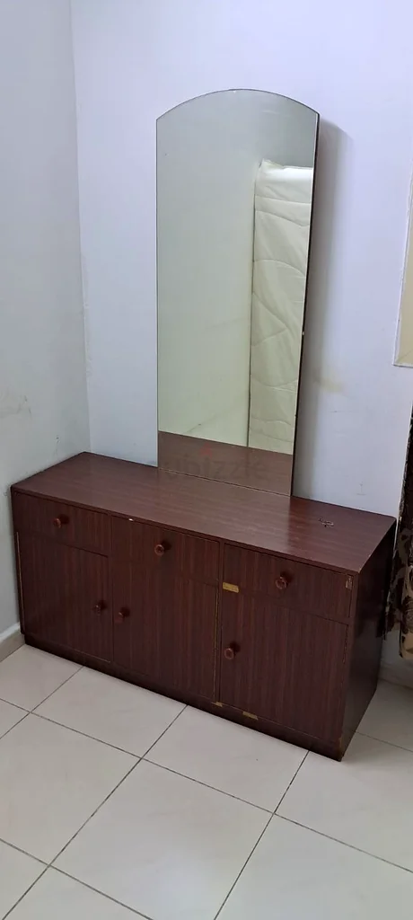 Wooden Dresser with Mirror63221861373698111