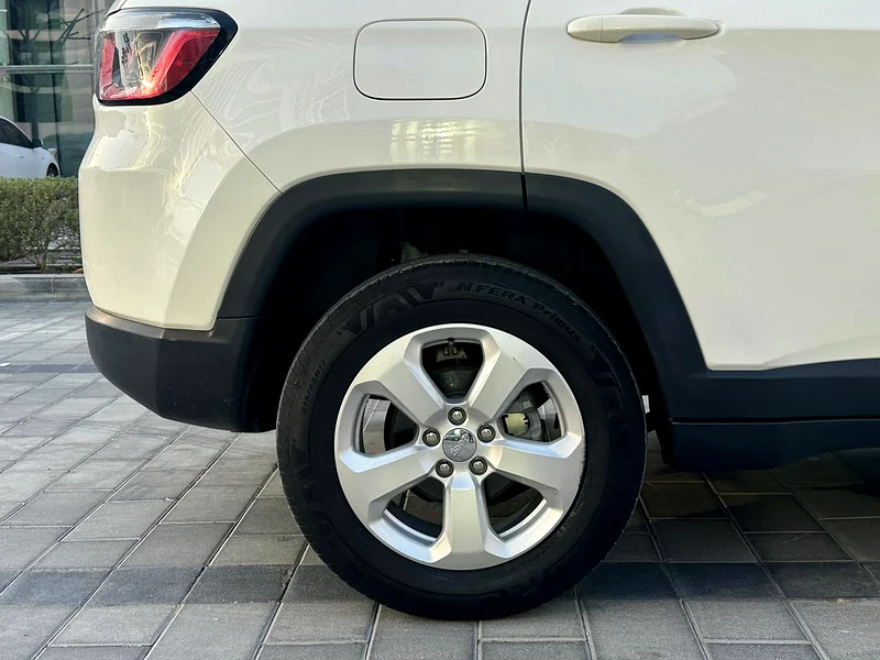 جيب كومباس 2019 ليتاتود 4x463155552251521114