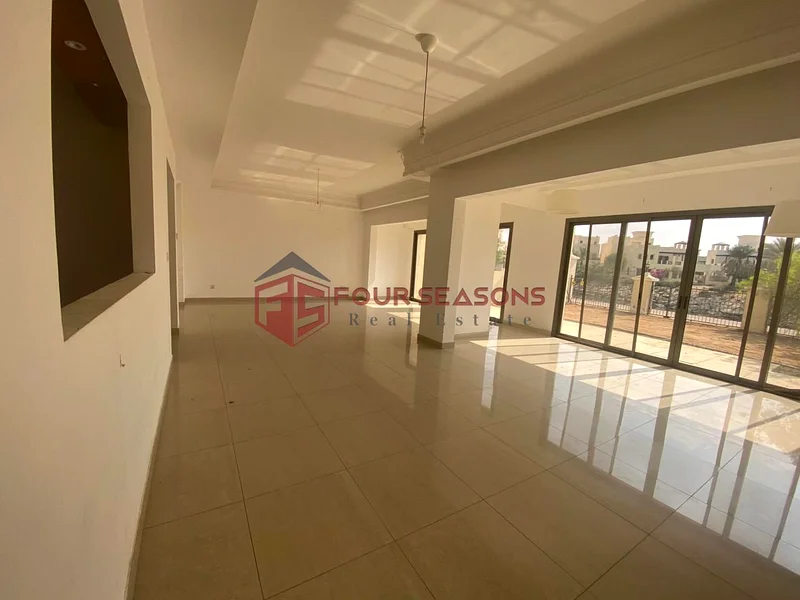 Elegant Type A 4-Bedroom Townhouse with Breathtaking Lagoon & Golf Views63858776097538114