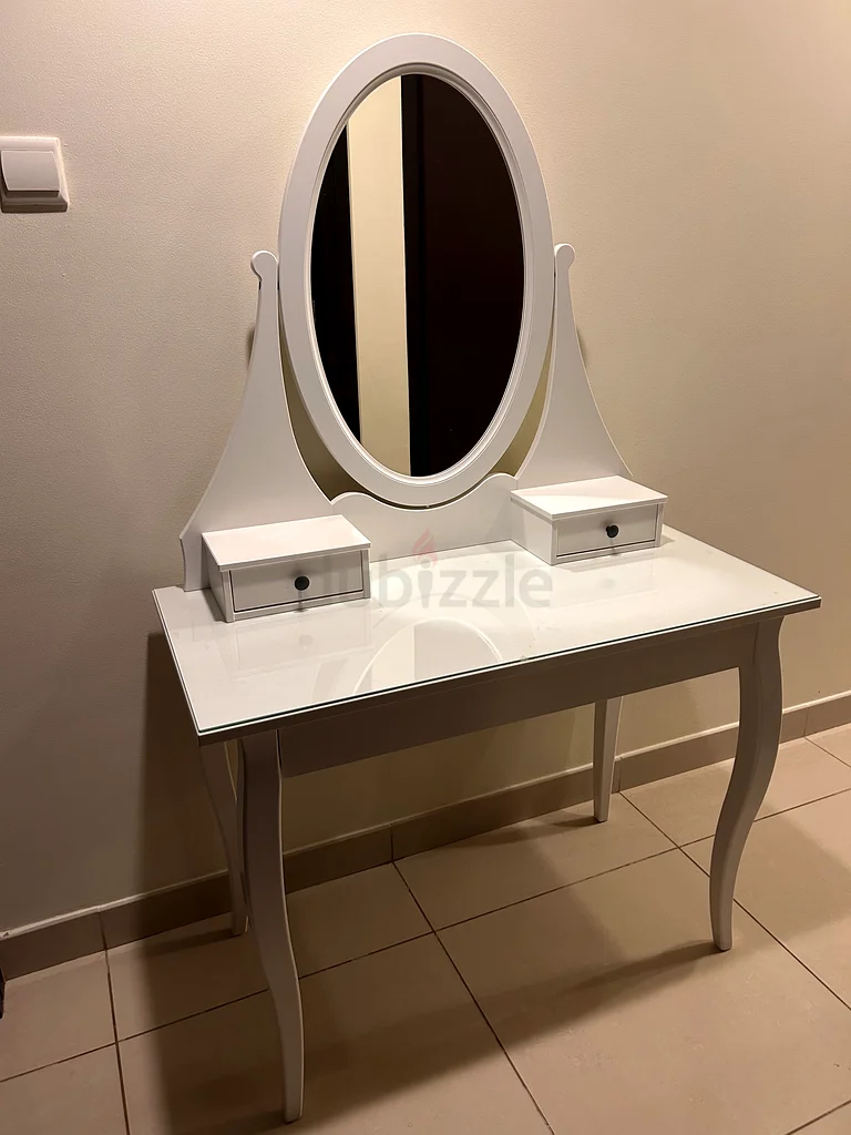Elegant White Vanity Table with Mirror and Drawers63221861393410112