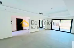 Live Sustainably: Elegant 5-Bedroom Townhouse Close to Nature