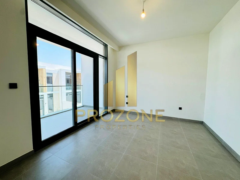 صف مفرد | حديثة بـ 4 غرف نوم | جديدة بالكامل63930884160514112