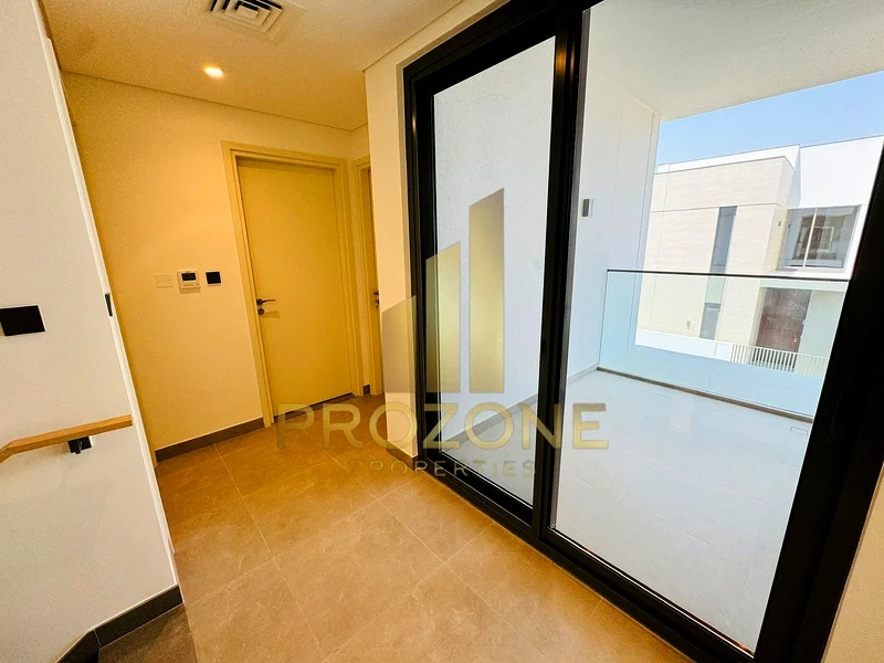 صف مفرد | حديثة بـ 4 غرف نوم | جديدة بالكامل63930884160514114