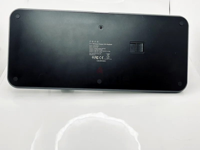 Zens 4-in-1 iPad + MagSafe Wireless Charger (Model: ZEDC21B/00)63222842896771114