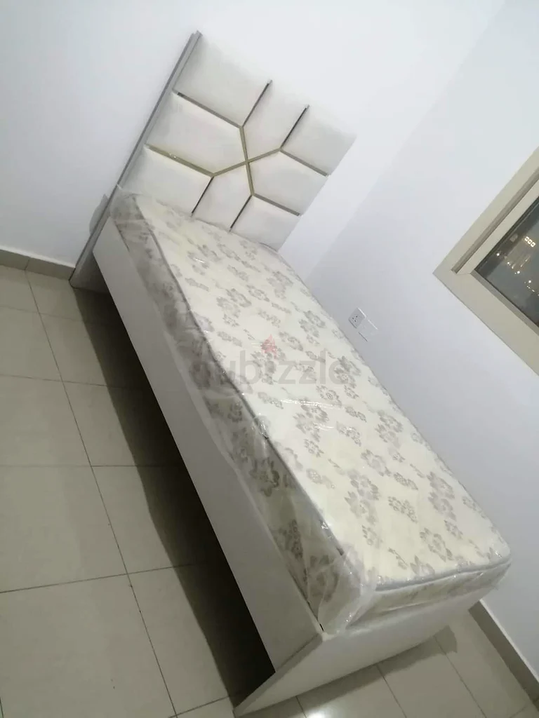 سرير جديد بحجم فردي 90×190 بجودة جيدة، للبيع سرير تخزين بحجم مزدوج/ملكي63221848338689110