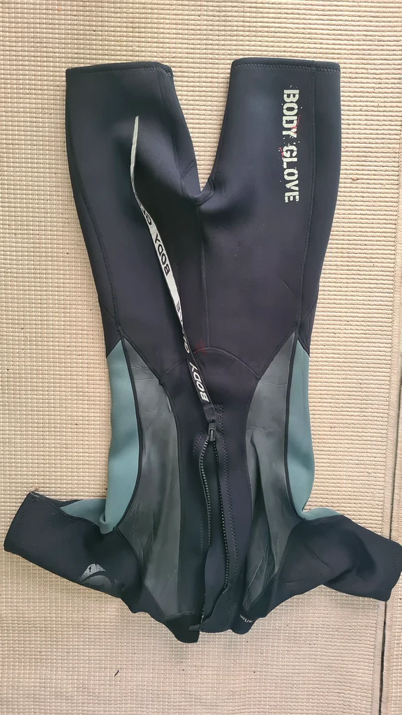 Dive Into Adventure with This Body Glove Wetsuit!632426914163211127
