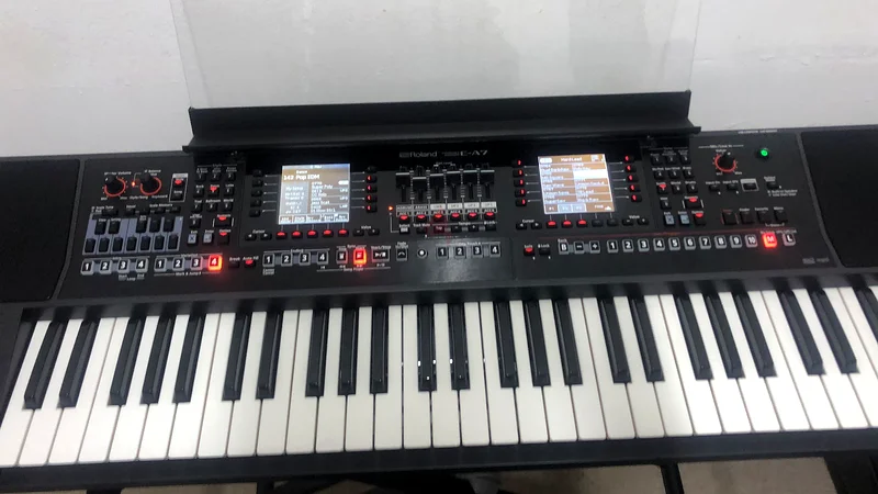 Roland لوحة مفاتيح E-A7 - حرر موهبتك الموسيقية!63226781010433114
