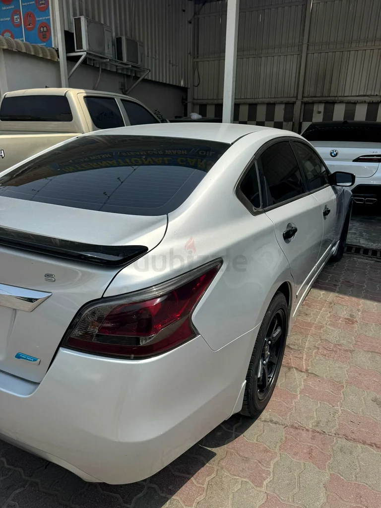 Nissan Altima63232620995074112