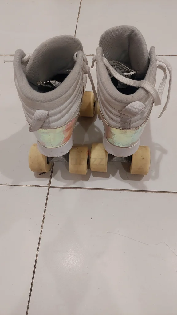 Stylish Roller Skates! SIZE EU 3663245713576450112