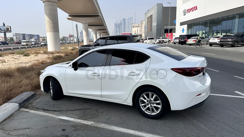 Mazda 3 - 2015 - Female driver - very well maintained63135491628802112