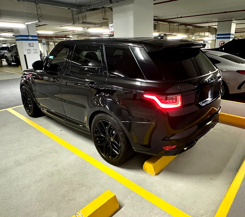 Range Rover Sports SVR 575HP Black Edition63158800193539112