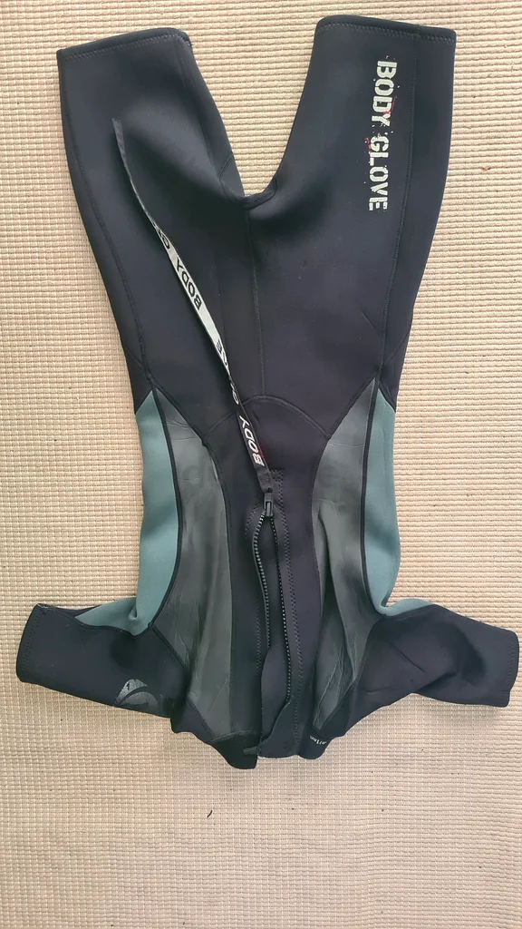 Dive Into Adventure with This Body Glove Wetsuit!63242691416321111