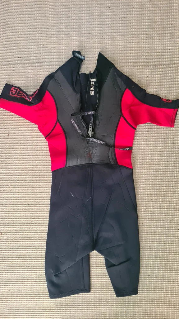 Dive into Adventure with this High-Quality Wetsuit!632426914222101123