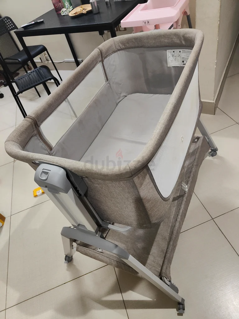 سرير أطفال أنيق وعملي للبيع!63175735820291113