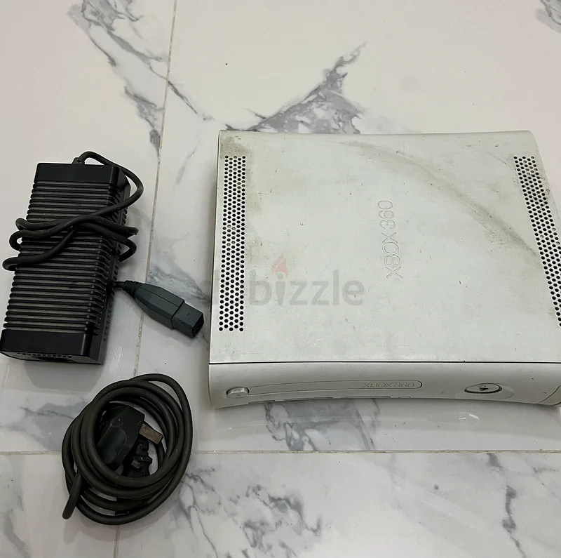 طقم مكون من 4 أجهزة تحكم Xbox 360 و10 ألعاب على قرص مدمج - مثالي لمتعة اللعب الجماعي!63229303409283112
