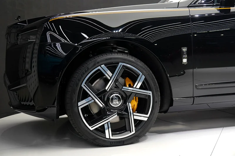 CULLINAN BLACK BADGE - TWO TONE INTERIOR - REAR ENTERTAINMET - 4 YEARS WARRANTY + SERVICE63154620185090114