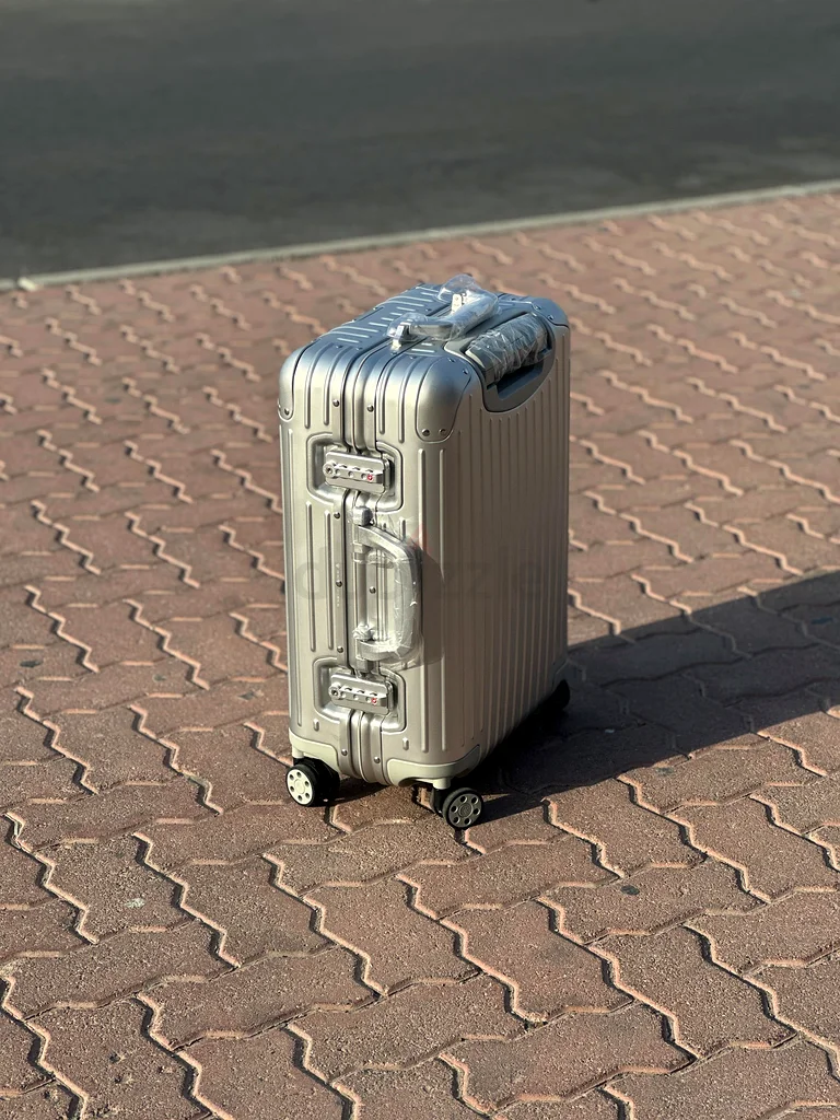 Fully authentic aluminium luggage63233643787394111