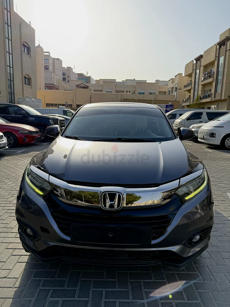 هوندا HRV بقيادة امرأة بدون تاريخ حوادث63174307693571111