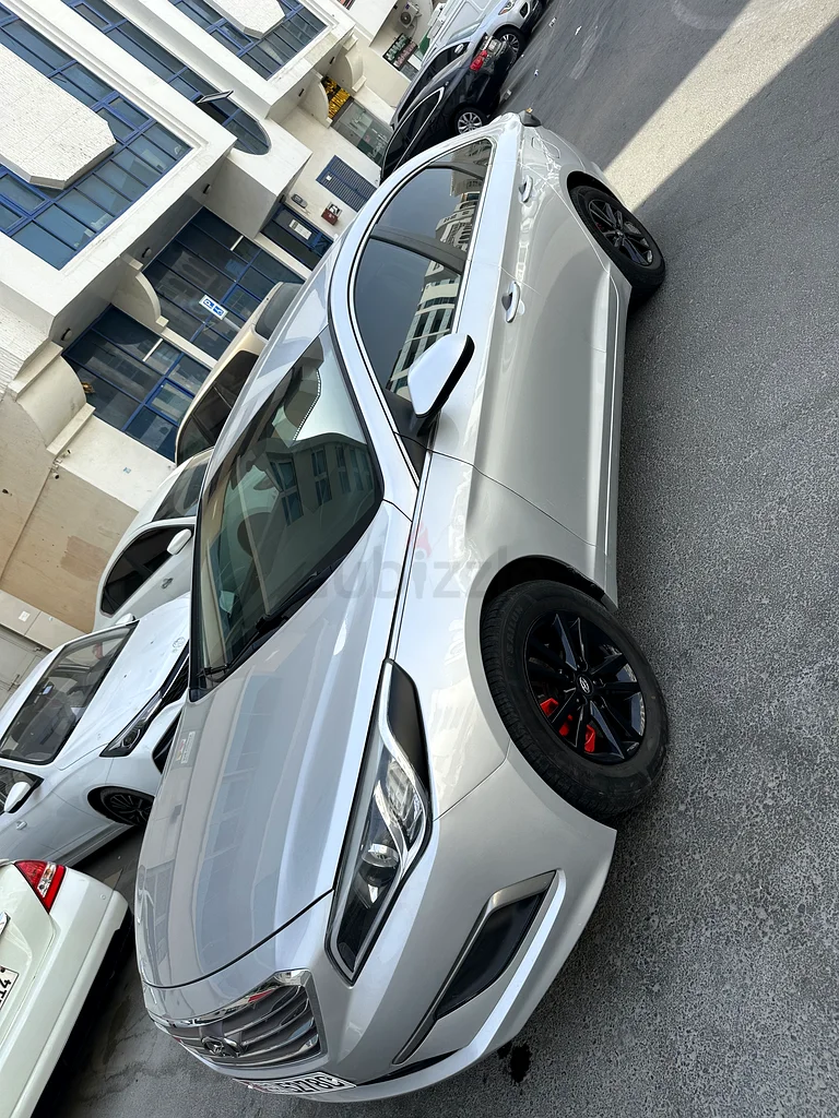 هيونداي سوناتا متوسطة الكيلومترات 135400 كم، ملكية سنة واحدة، السيارة نظيفة جداً63150946162561112