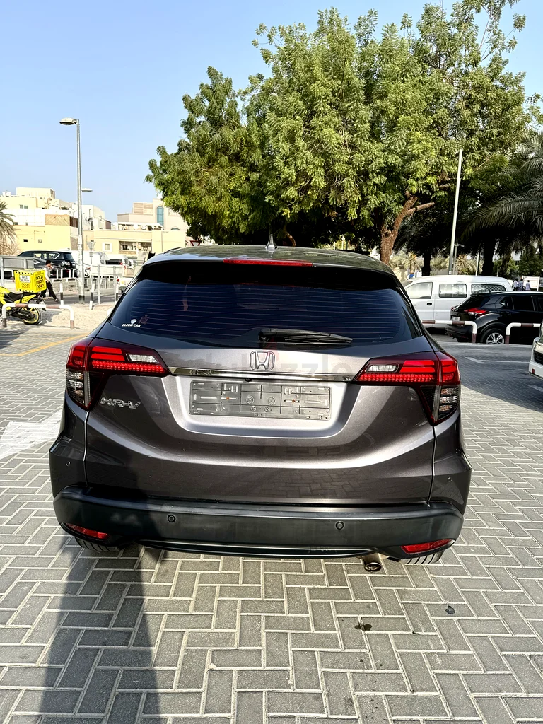 هوندا HRV بقيادة امرأة بدون تاريخ حوادث63174307693571114