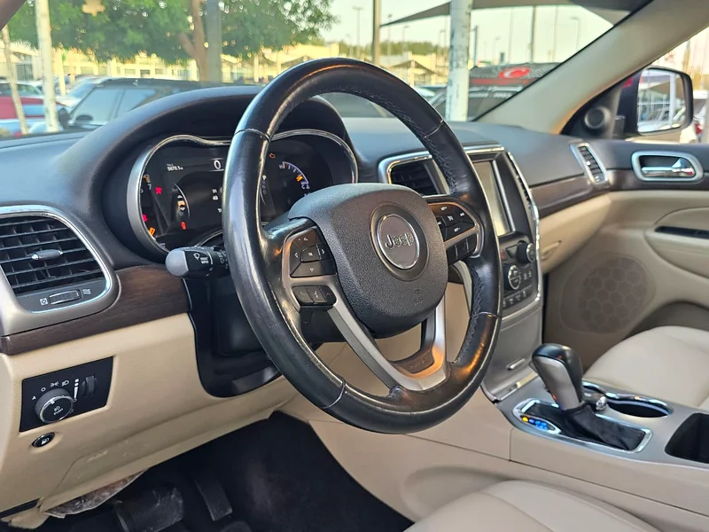 2018 Jeep Grand Cherokee, Laredo E63152287710465111