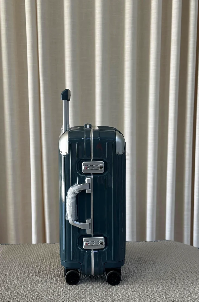 Rimowa Distinct cabin Leather carry - on suitcase63234617329538112