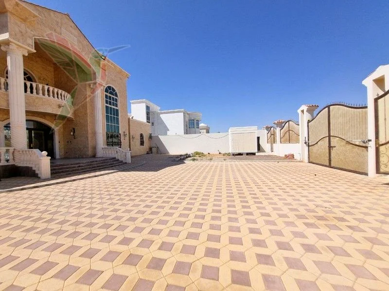 فيلا جميلة ومميزة للبيع في الطوية63197116282241111