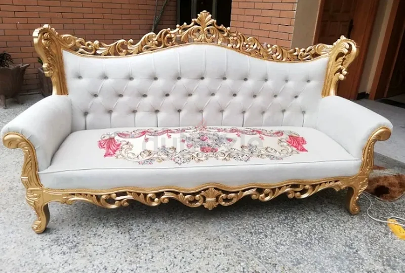 تتوفر تنجيد الأرائك والكراسي والستائر.63218815910787113