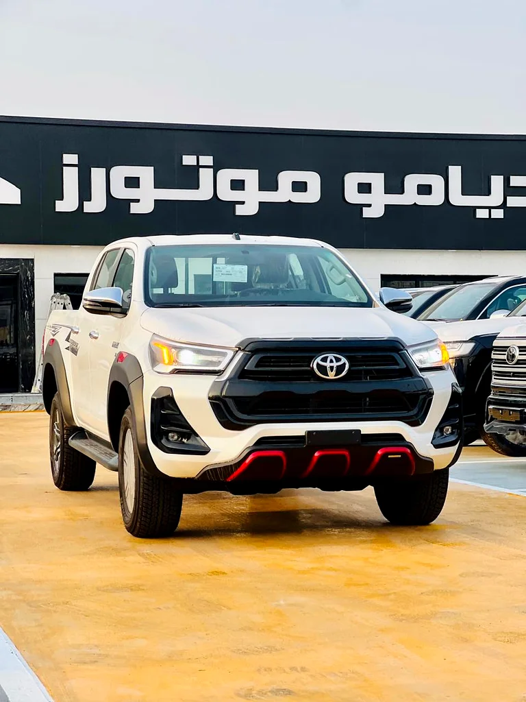 TOYOTA HILUX SR5 FULL OPTION 4.0 PETROL 2025 A/T63147211179393113