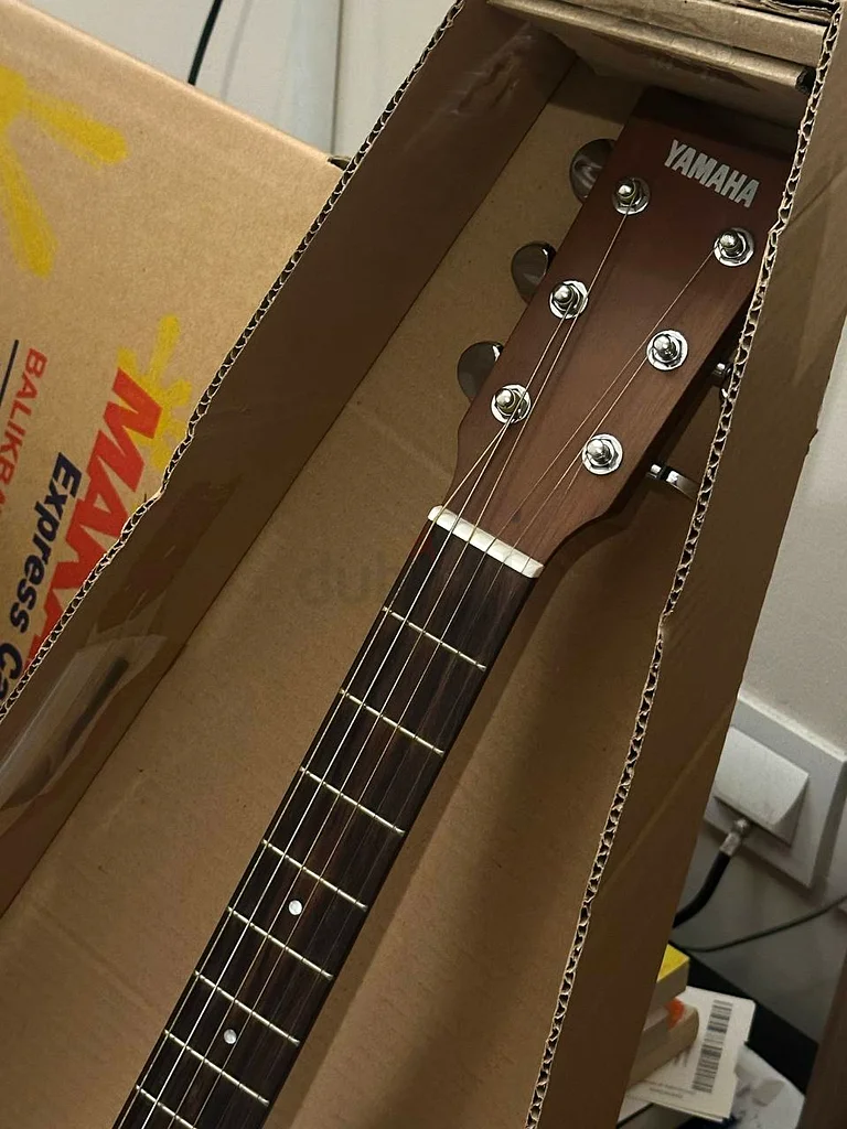 New Yamaha F400 acoustic guitar63202194272771114