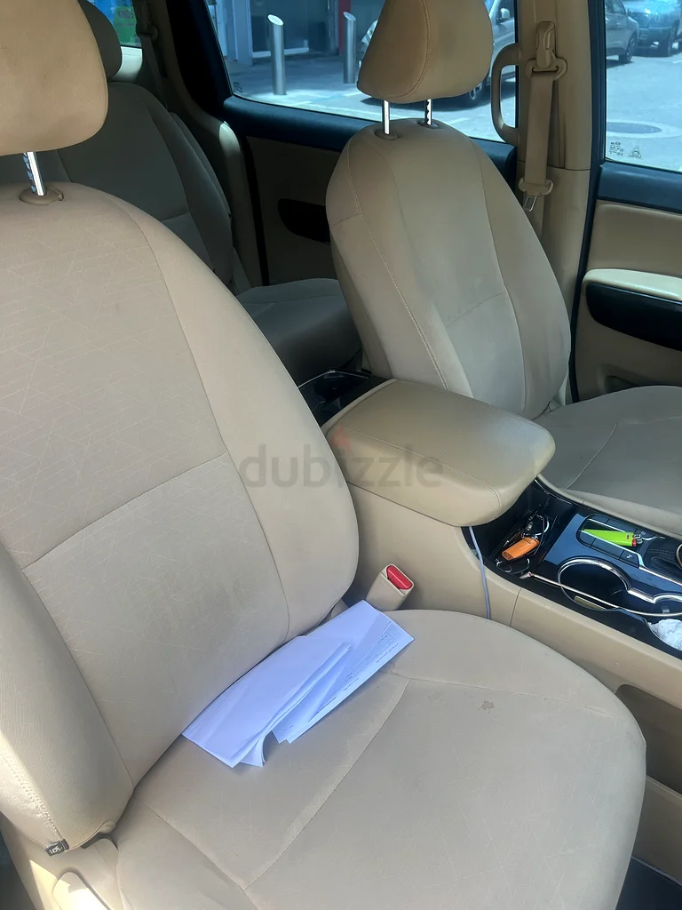 Kia carnival lady driven for sale63152289794433114