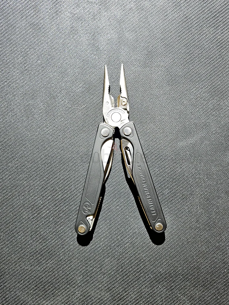 ليذرمان تشارج+63246747290369112