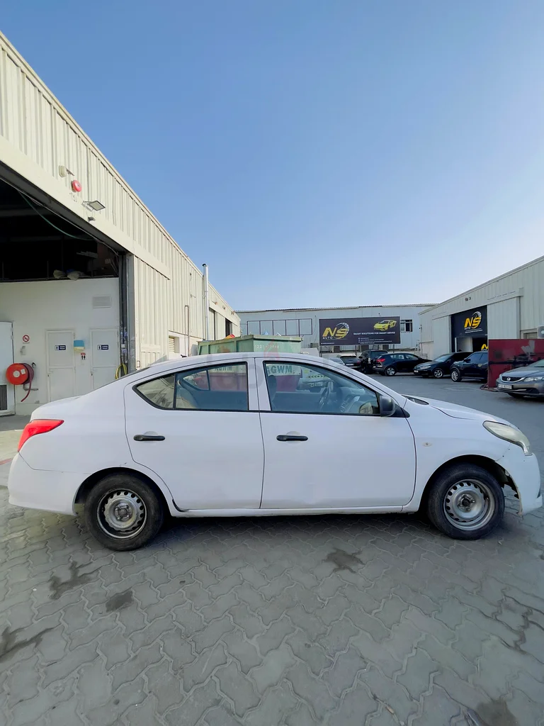 Nissan sunny 201663227253159809111