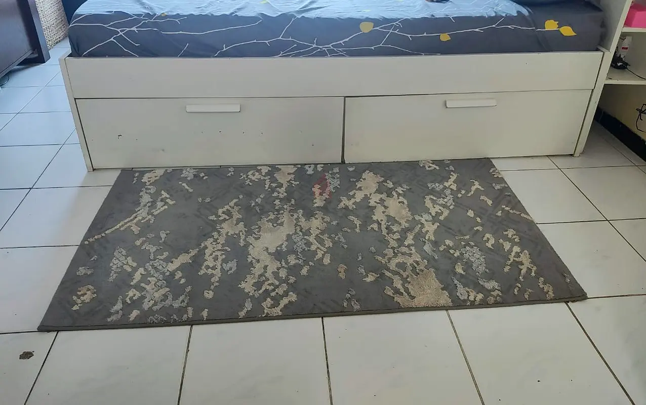 ¡Alfombra con diseños abstractos modernos!