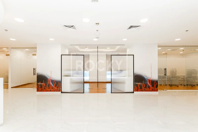 Sheikh Zayed Road View | 3 Parking | Fitted office63822995984513112
