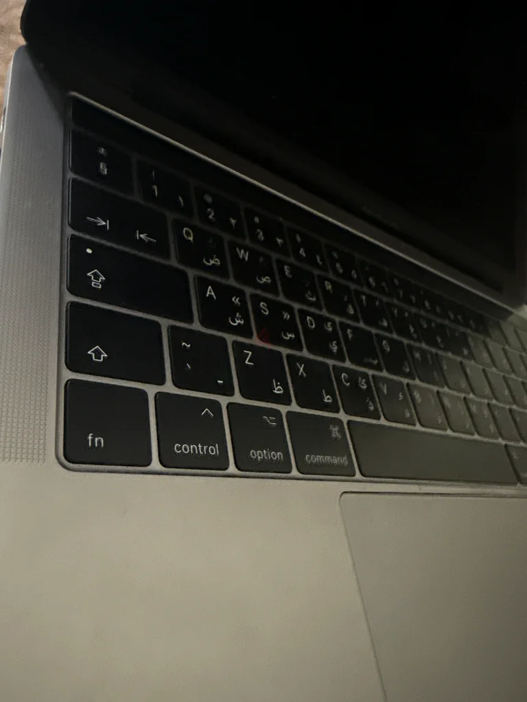 Apple MacBook Laptop 2017 with TouchBar63167117666818112