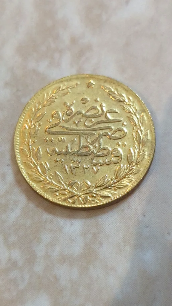 A Byzantine gold coin dating back to 132763223849920386118