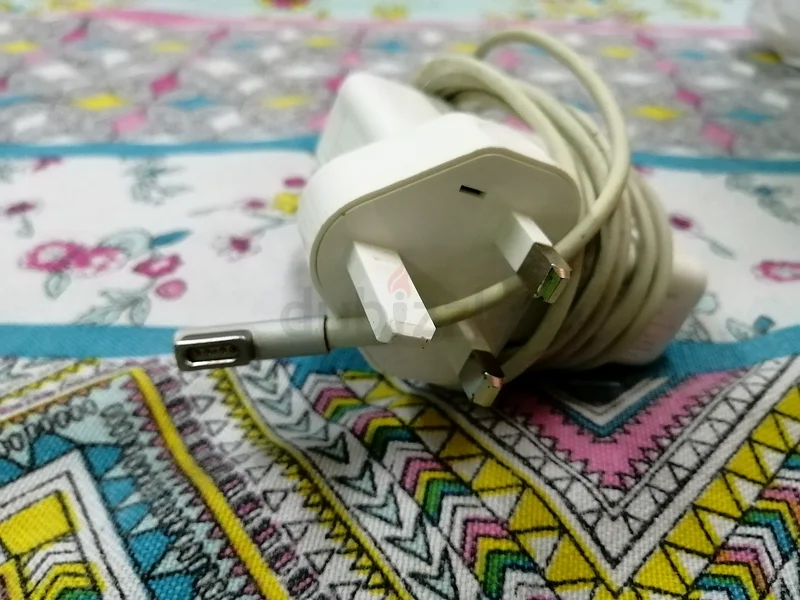 Apple Origional Charger63192100256131113