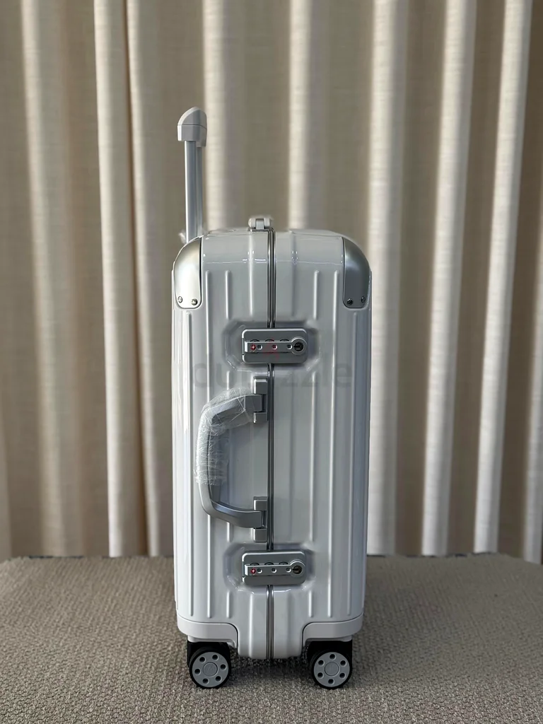 Rimowa Hybrid suitcase63233643819010112