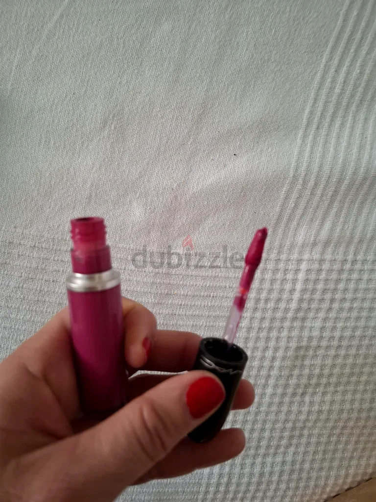Vibrant MAC Lipstick in Stunning Fuchsia63242172473219112