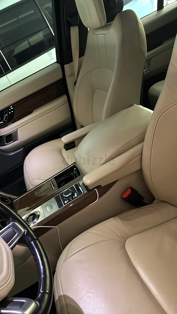 رينج روفر فوج إس إي - باللون الحصري بايرون بلو - نادرة ونظيفة جدًا63226218211713113