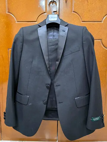 Elegant Black Blazer - Perfect for Any Occasion!