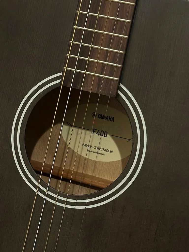 New Yamaha F400 acoustic guitar63202194272771112