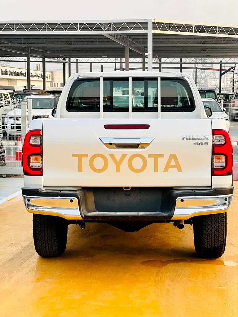 TOYOTA HILUX SR5 FULL OPTION 4.0 PETROL 2025 A/T63147211179393114