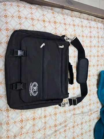 Sleek Black Messenger Bag - Perfect for Work or Study!