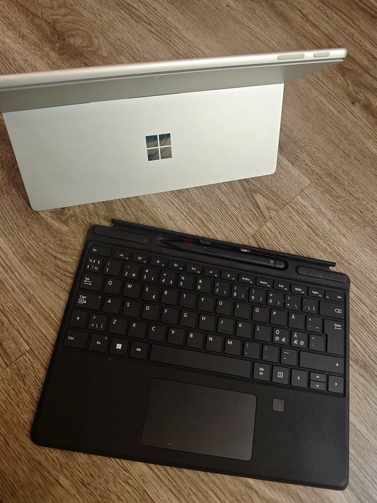 Microsoft Surface pro 9 2024, like new.63253965196930114
