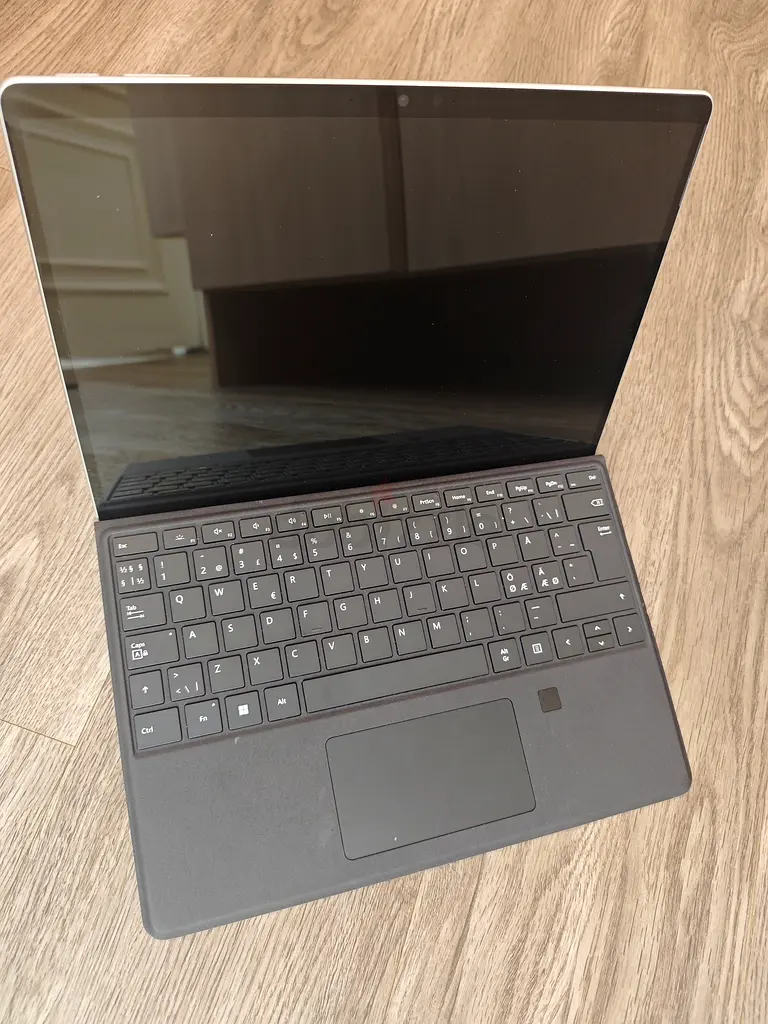 Microsoft Surface pro 9 2024, like new.63253965196930110