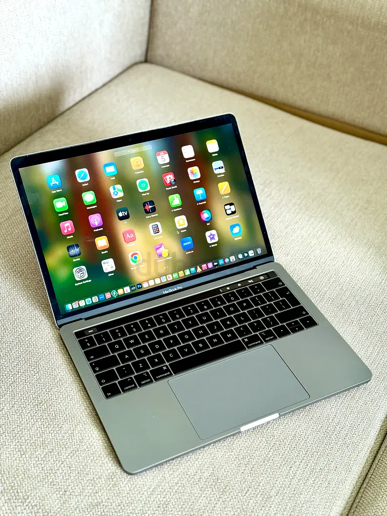 Apple MacBook Pro 13 inch 201863254996537347110