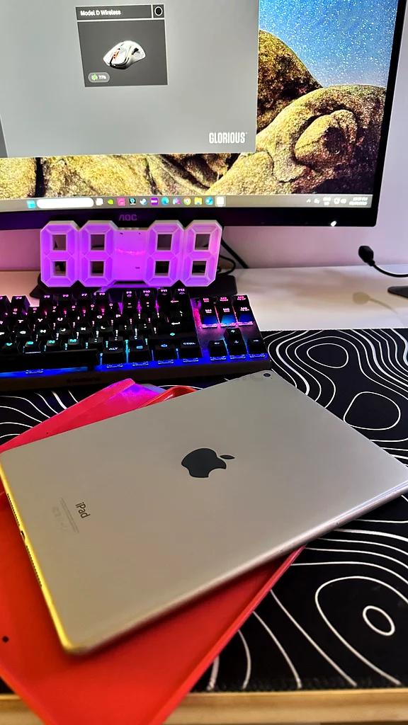 I pad Apple air 2, silver colour. 32 GB Storage. Within perfect Condition.63215378206851112