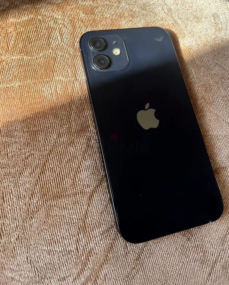 iPhone 12 black for sell ايفون 12 اسود للبيع.         700AED